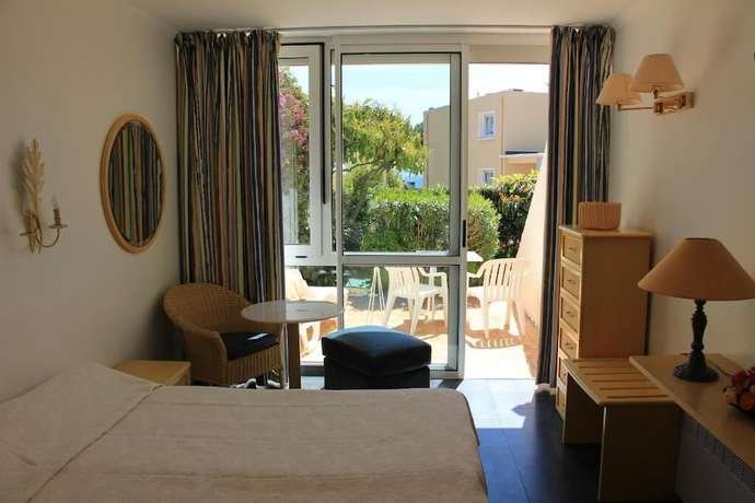 Imagen de la habitación del Hotel Les Alcyons. Foto 17