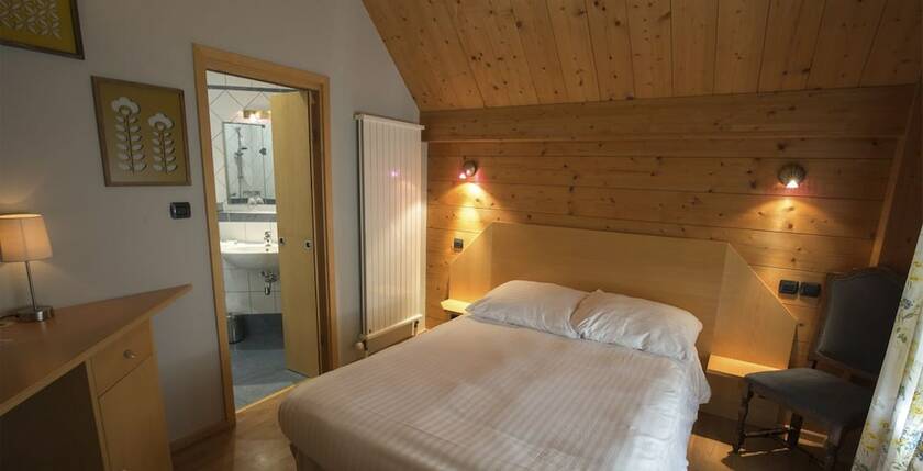 Imagen de la habitación del Hotel Les Alisiers. Foto 14