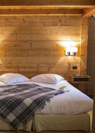 Imagen de la habitación del Hotel Les Alisiers. Foto 17