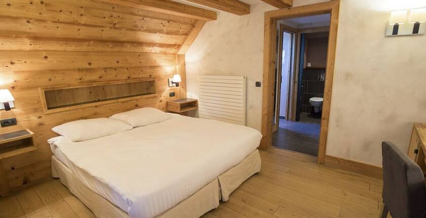 Imagen de la habitación del Hotel Les Alisiers. Foto 18