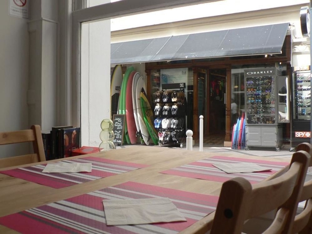 Imagen del bar/restaurante del Hotel Les Alizés. Foto 3