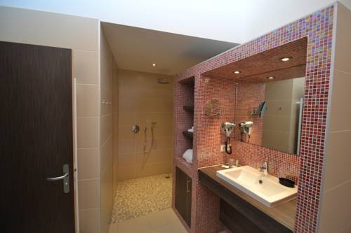 Imagen de la habitación del Hotel Les Alizés, Lipsheim. Foto 6