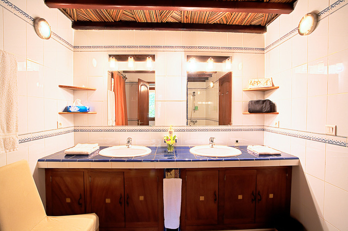 Imagen de la habitación del Hotel Les Alizes Beach Resort. Foto 4