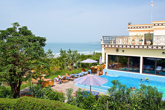 Imagen de la piscina del Hotel Les Alizes Beach Resort. Foto 21