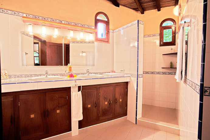 Imagen de la habitación del Hotel Les Alizes Beach Resort. Foto 8