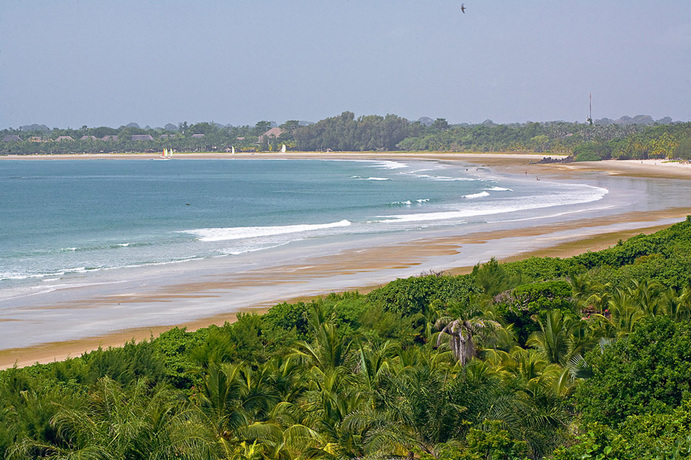 Imagen de los exteriores del Hotel Les Alizes Beach Resort. Foto 18