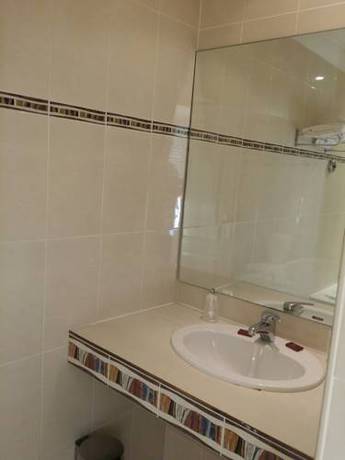 Imagen de la habitación del Hotel Les Alizes, PALAVAS-LES-FLOTS. Foto 3