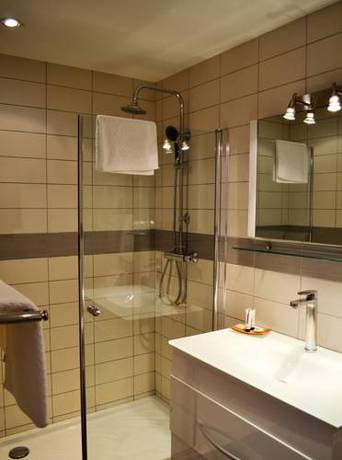 Imagen de la habitación del Hotel Les Alpes. Foto 8