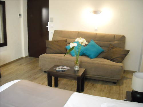 Imagen de la habitación del Hotel Les Alpes. Foto 14