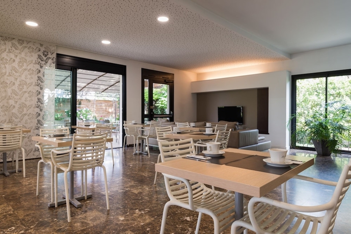 Imagen del bar/restaurante del Hotel Les Amandiers. Foto 3