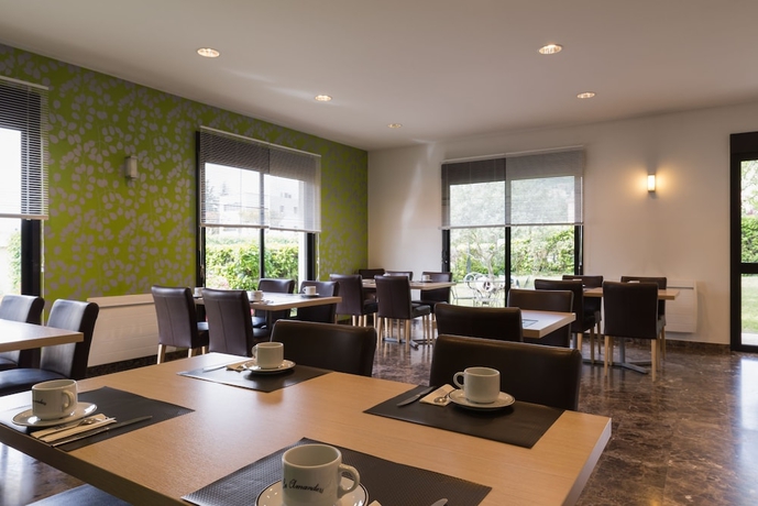 Imagen del bar/restaurante del Hotel Les Amandiers. Foto 4