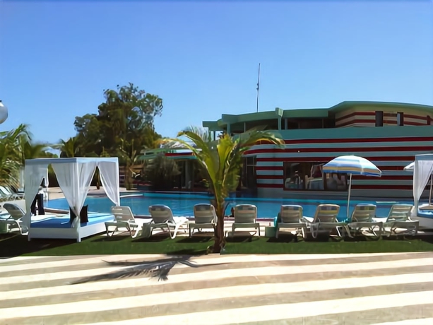 Imagen de la piscina del Hotel Les Amaryllis Saly. Foto 8