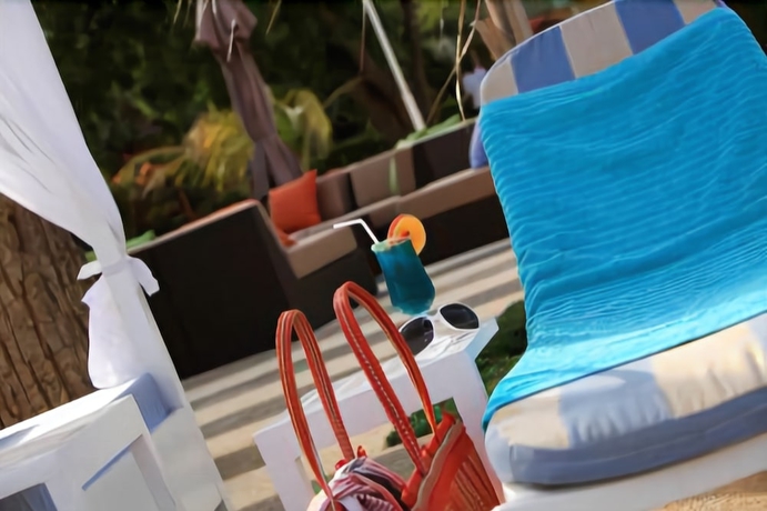 Imagen de la piscina del Hotel Les Amaryllis Saly. Foto 9