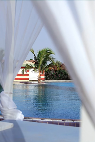 Imagen de la piscina del Hotel Les Amaryllis Saly. Foto 14