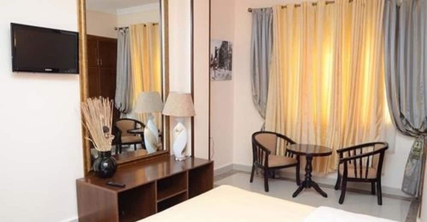 Imagen de la habitación del Hotel Les Ambassadeurs, Or&aacute;n. Foto 5
