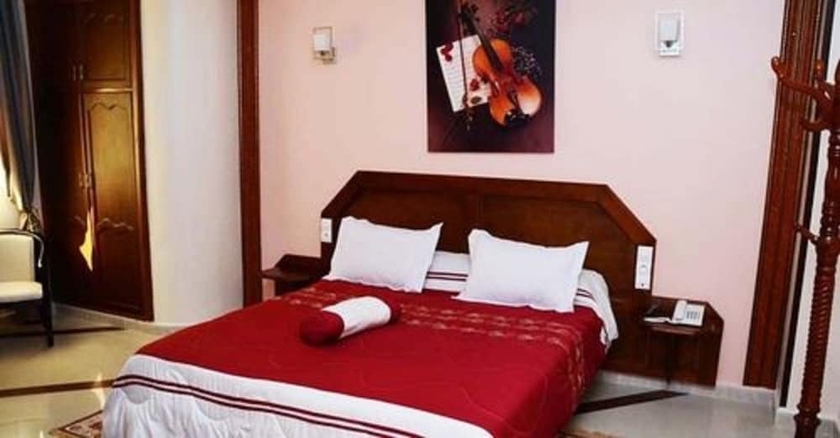 Imagen de la habitación del Hotel Les Ambassadeurs, Or&aacute;n. Foto 6