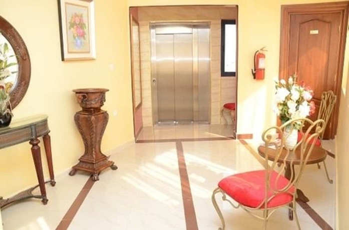 Imagen de los interiores del Hotel Les Ambassadeurs, Or&aacute;n. Foto 15