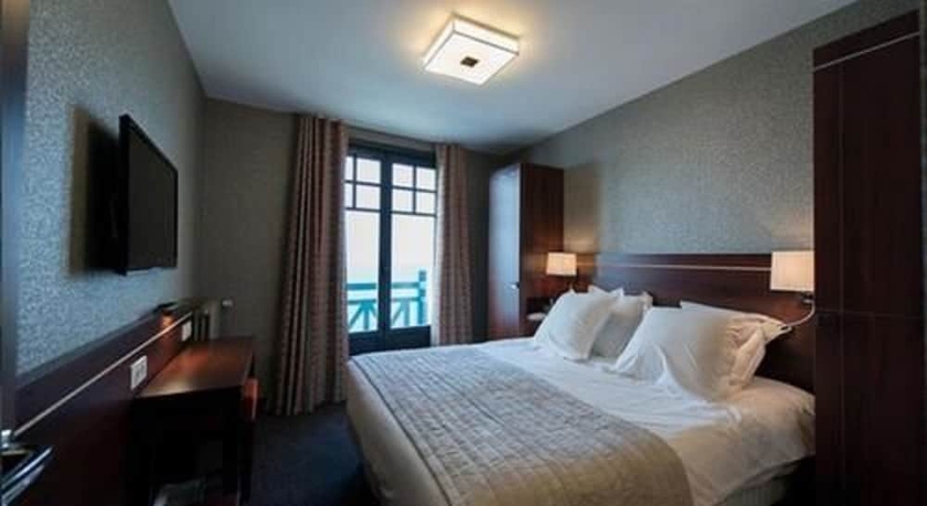 Imagen de la habitación del Hotel Les Ambassadeurs, Or&aacute;n. Foto 12