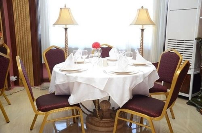 Imagen del bar/restaurante del Hotel Les Ambassadeurs, Or&aacute;n. Foto 3