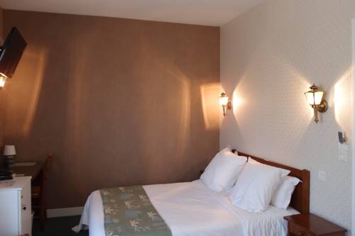 Imagen de la habitación del Hotel Les Ambassadeurs, SOUILLAC. Foto 13