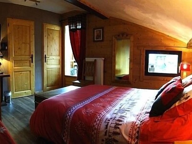 Imagen de la habitación del Hotel Les Ancolies. Foto 8