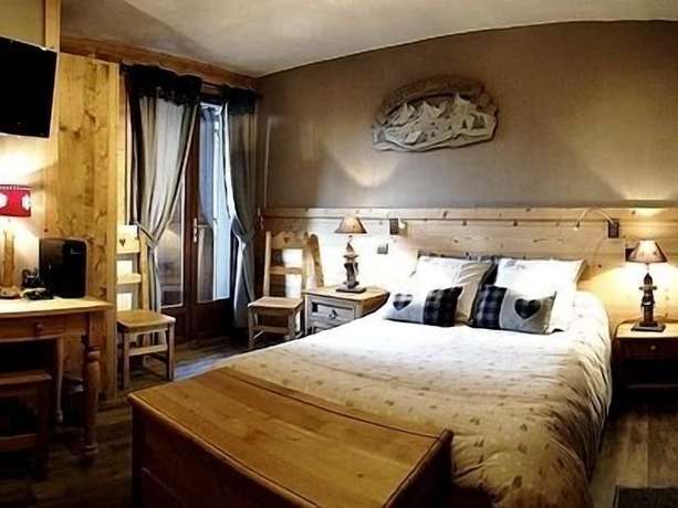 Imagen de la habitación del Hotel Les Ancolies. Foto 15