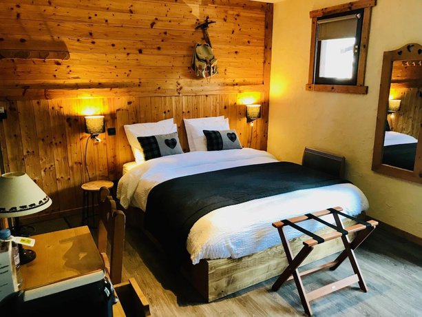 Imagen de la habitación del Hotel Les Ancolies. Foto 19