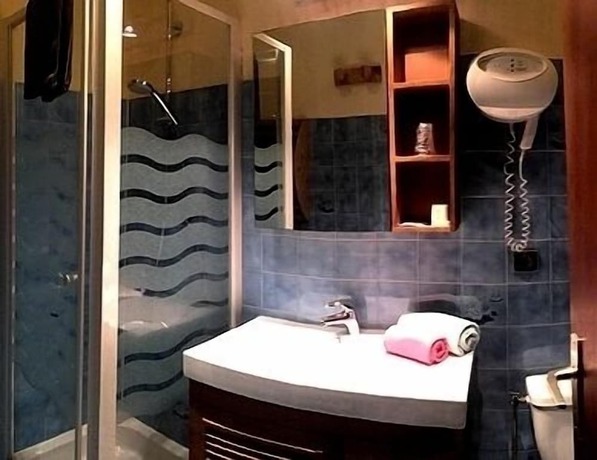 Imagen de la habitación del Hotel Les Ancolies. Foto 20