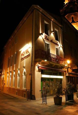 Imagen de los exteriores del Hotel Les Arcades, Limoux. Foto 16