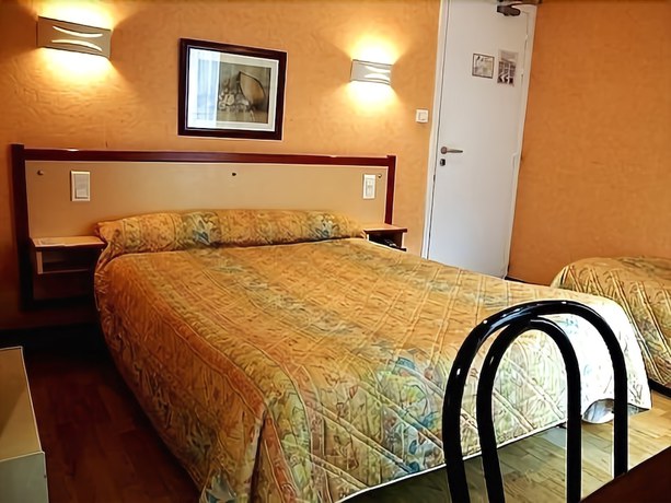 Imagen de la habitación del Hotel Les Arcades, Limoux. Foto 12