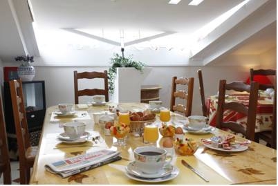 Imagen del bar/restaurante del Hotel Les Armoiries. Foto 9