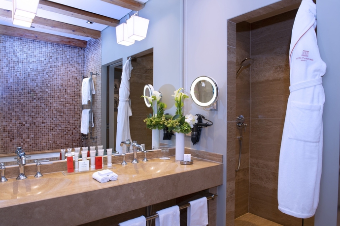 Imagen de la habitación del Hotel Les Armures. Foto 17