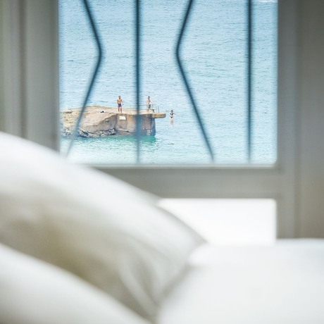 Imagen de la habitación del Hotel Les Baigneuses de Biarritz. Foto 13