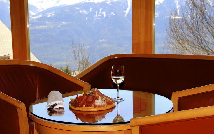 Imagen de la piscina del Hotel Les Bains D'ovronnaz. Foto 14