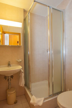 Imagen de la habitación del Hotel Les Bains D'ovronnaz. Foto 8