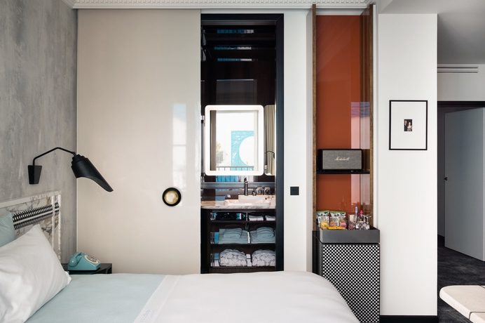 Imagen de la habitación del Hotel Les Bains. Foto 5