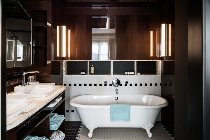 Imagen de la habitación del Hotel Les Bains. Foto 8