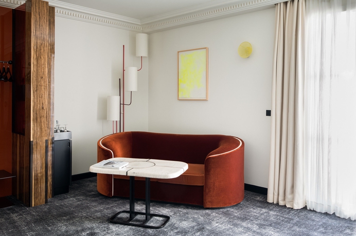 Imagen de los interiores del Hotel Les Bains, Temple-R&eacute;publique. Foto 12
