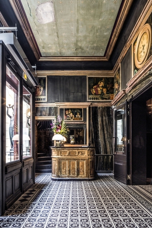 Imagen de los interiores del Hotel Les Bains, Temple-R&eacute;publique. Foto 14