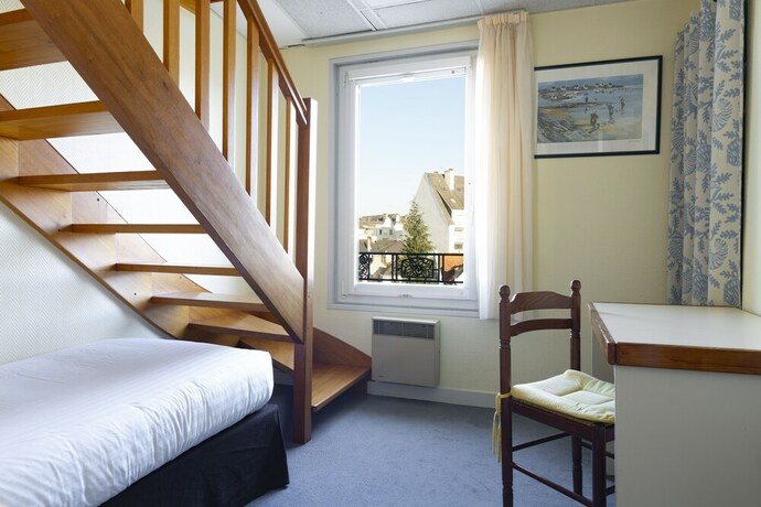 Imagen de la habitación del Hotel Les Bains de Mer. Foto 11