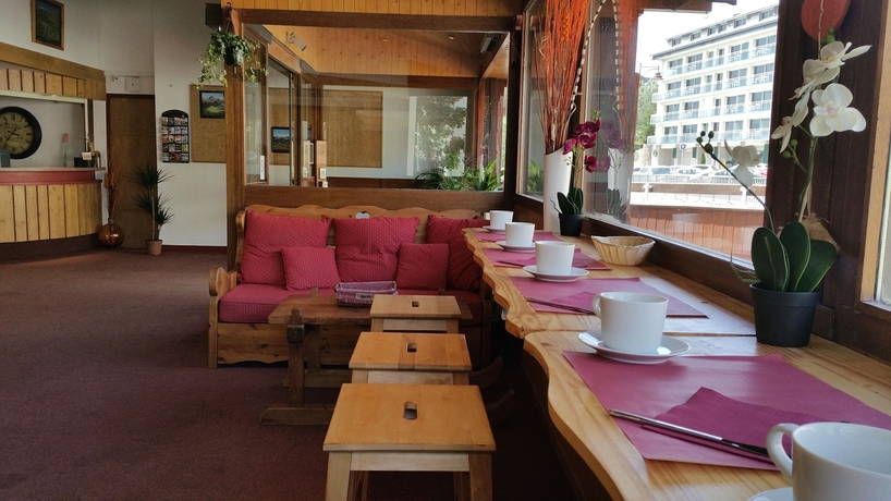 Imagen del bar/restaurante del Hotel Les Balcons Du Soleil. Foto 5