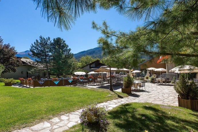 Imagen de los exteriores del Hotel Les Bartavelles. Foto 10