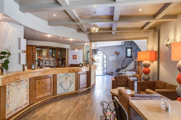 Imagen del bar/restaurante del Hotel Les Bartavelles. Foto 4