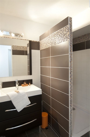 Imagen de la habitación del Hotel Les Bastides St Paul. Foto 10