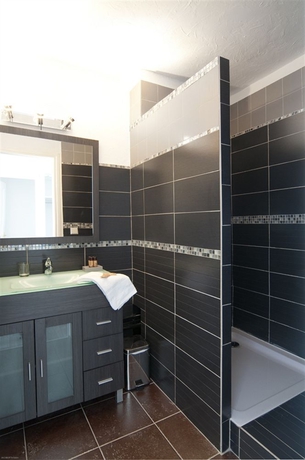 Imagen de la habitación del Hotel Les Bastides St Paul. Foto 11