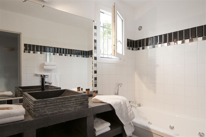 Imagen de la habitación del Hotel Les Bastides St Paul. Foto 12