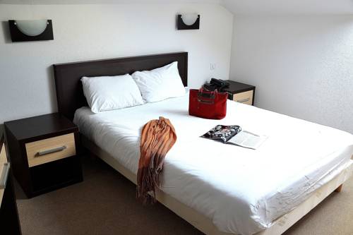Imagen de la habitación del Hotel Les B&eacute;n&eacute;dictins. Foto 13