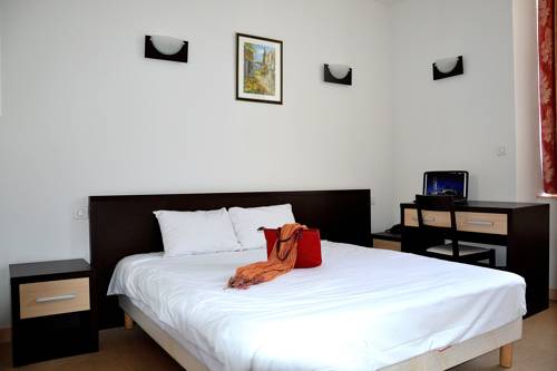 Imagen de la habitación del Hotel Les B&eacute;n&eacute;dictins. Foto 15