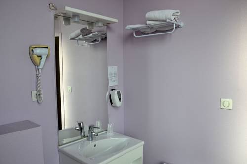 Imagen de la habitación del Hotel Les B&eacute;n&eacute;dictins. Foto 17