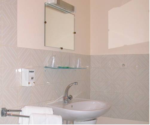Imagen de la habitación del Hotel Les Beaux Arts. Foto 5